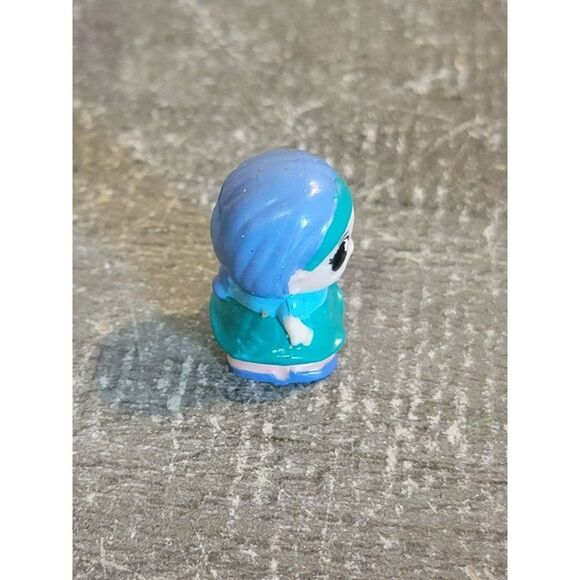 Mini purple ponytail girl woman mom toy figure - Picture 2 of 4